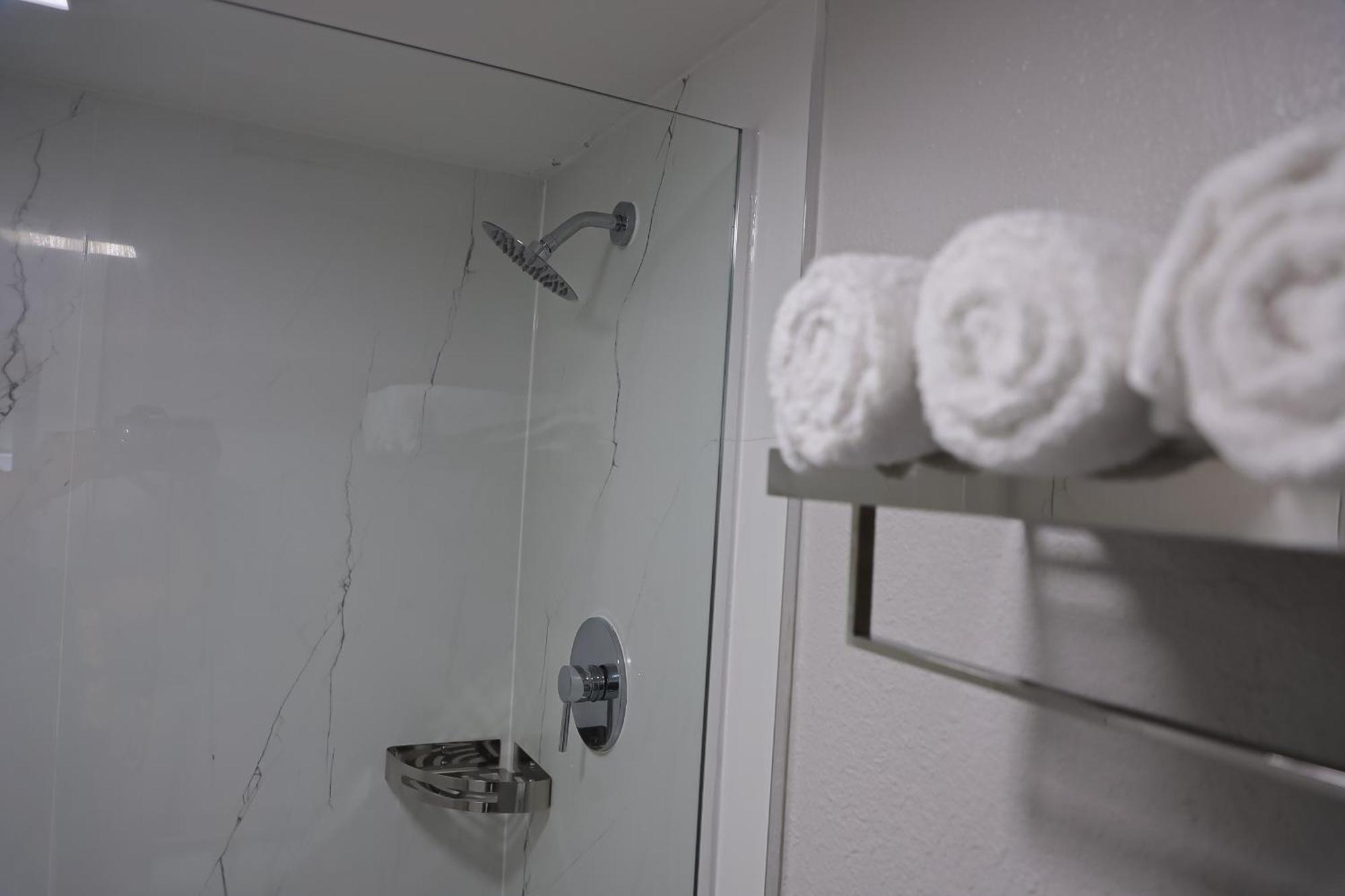 נדרלנד Airport Inn מראה חיצוני תמונה