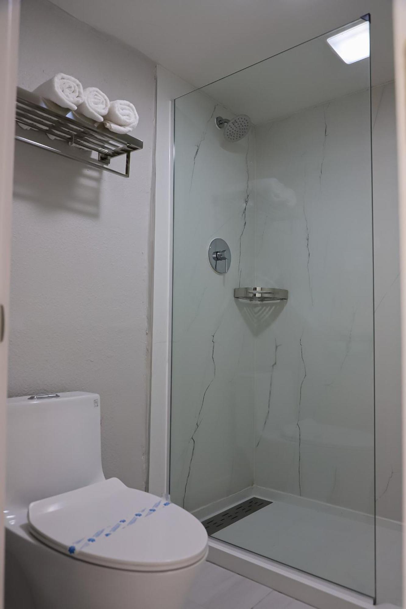 נדרלנד Airport Inn מראה חיצוני תמונה