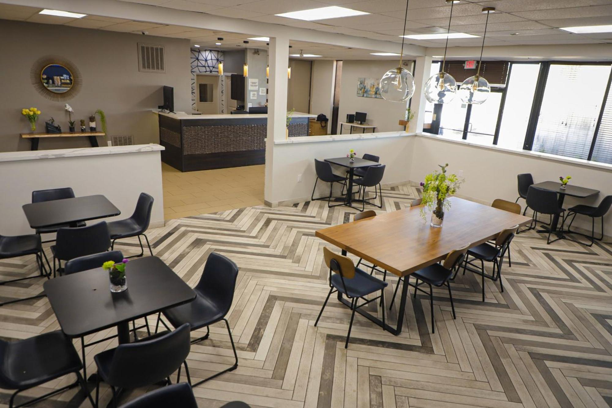 נדרלנד Airport Inn מראה חיצוני תמונה