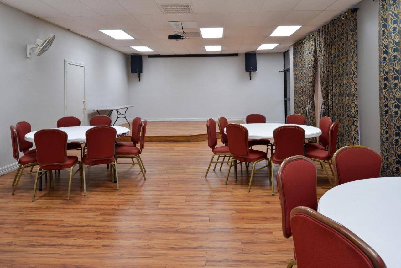 נדרלנד Airport Inn מראה חיצוני תמונה